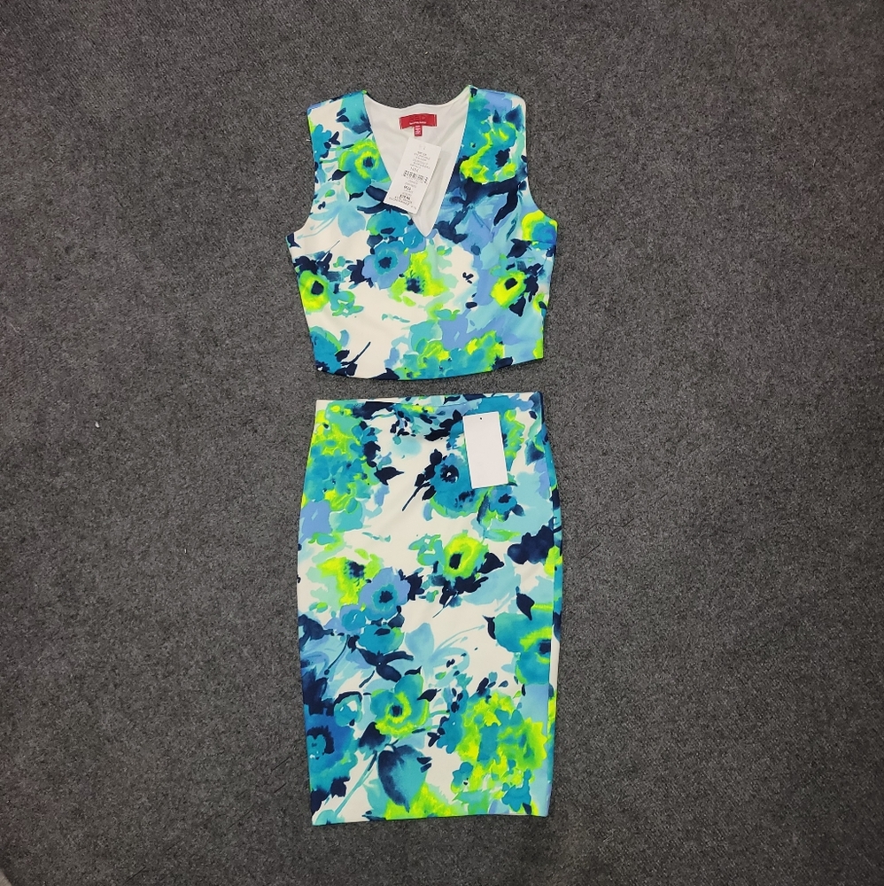 NWT two piece set! Saks Fifth Avenue